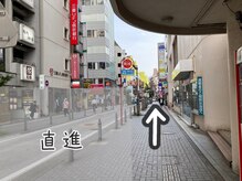 ヘッドミントVIP 藤沢店/６．突き当り少し左にある階段を