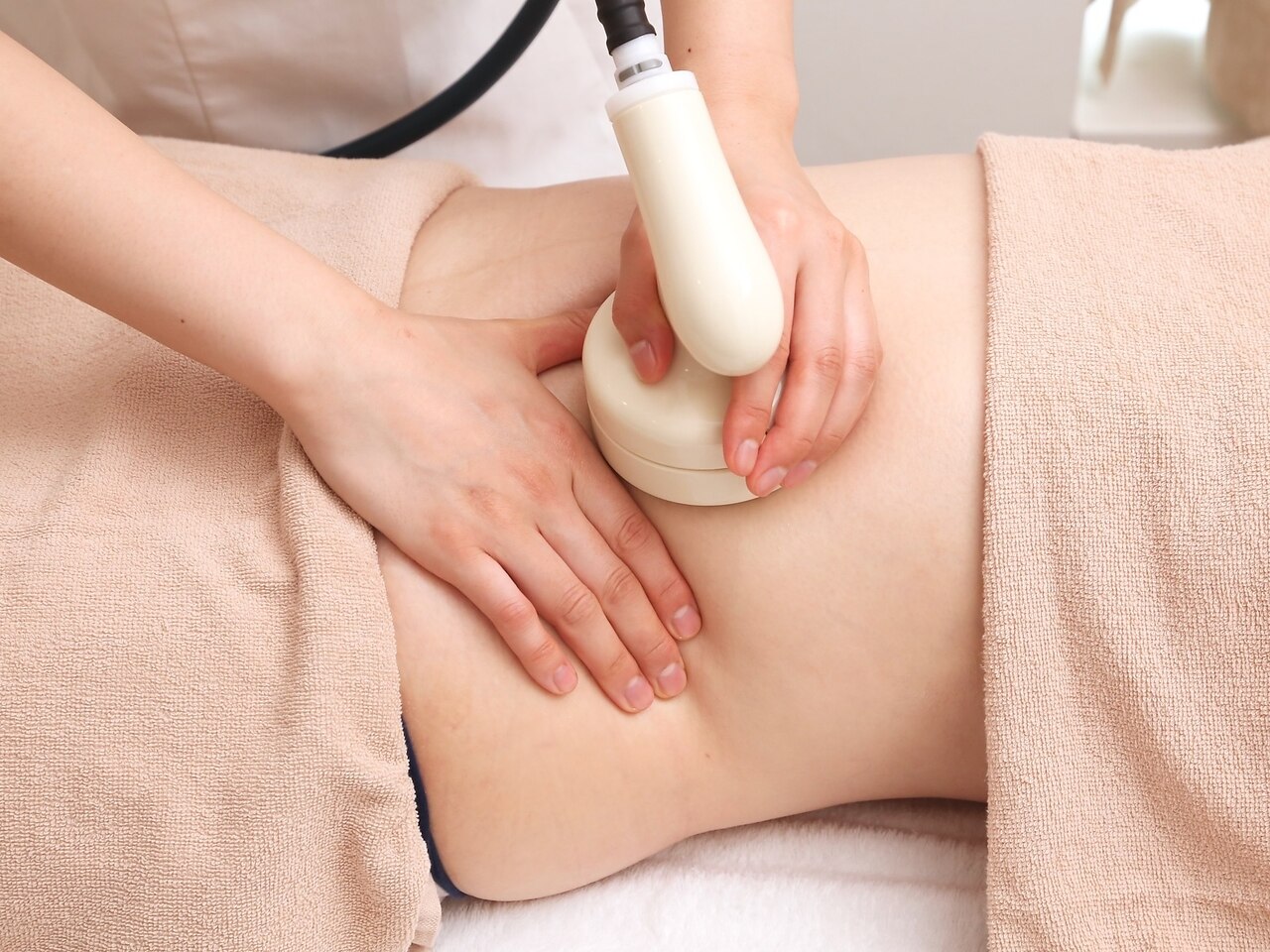 シェイプリフト　定価約30万　美容　痩身　ダイエット GESKE ハローキティ マイクロカレント フェイスリフトペン 美顔