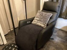 フットネイルはリクライニングしてお休みしながら施術可能です