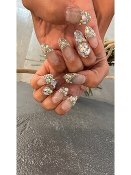 プルメリアドット(Plumeria.)/ストーンフレンチネイル