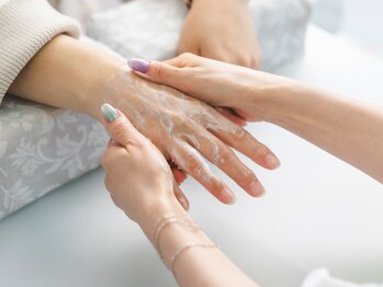 アトリエ サチ(atelier sachi)/保湿クリームでマッサージ