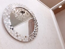 アイラッシュサロン アルズ(Arzu)/施術個室にもミラーをご用意♪