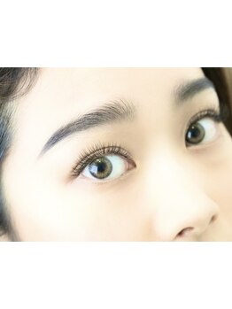 ナチュラル上品な目元にしたい