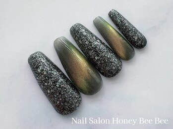 ハニービービー(Honey Bee Bee)/ブラックマグネイル