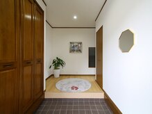 コンジュ(kongju)の雰囲気（明るく開放的な玄関で皆様をお出迎え♪）