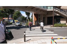 ブランドニュウアイズ(BRAND NEW EYES.)/【道案内】横断歩道も直進