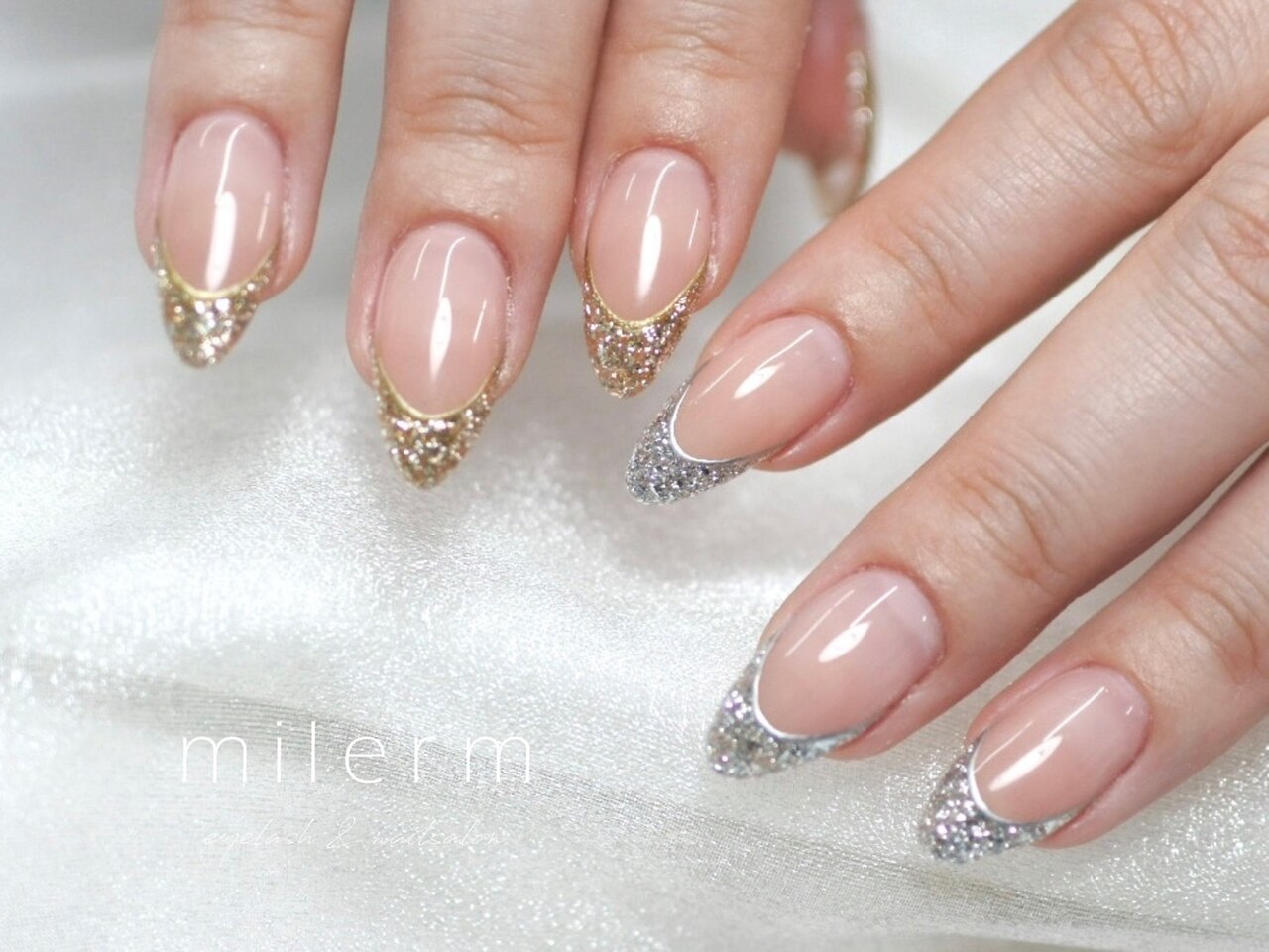 2025年-2026年冬トレンド】キラキラフレンチのネイルデザイン集｜人気