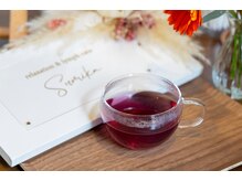 ノンカフェインの身体にやさしいお茶でほっとひと息。