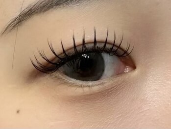 マツエク/まつげパーマ/パリジェンヌ/眉毛/フラットラッシュ　eyeme【アイミー】の写真/理想の目元を叶える、納得のボリューム感！プロの技でまつげの悩みに寄り添い、魅力的な表情を演出します♪