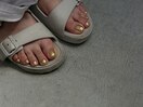 yellow nail