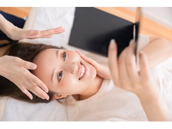 アシュネ(Axiune)の写真/【年末最後の自分磨きに、劇的に引き上がる小顔矯正】加齢で気になる印象を一掃!スッと上がる究極リフトUP