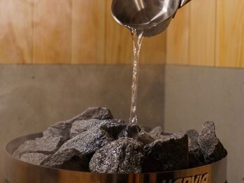 サンスイ サウナ(SANSUI SAUNA)の写真/待望のメンズも利用OKに!【サウナ×ヘッドスパ】仕事の疲れ/ストレスをリセット!整う先にある"飛ぶ"を体験!