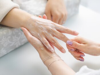 アトリエ サチ(atelier sachi)/肘から指先までを保湿マッサージ