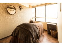 シュールサエラ 枚方店/清潔感溢れる個室施術