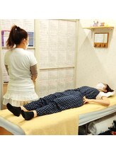 かおりビューティサロン/マタニティさんの歪みチェック中