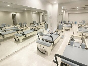 プレミアムグループマシンピラティス 白金一丁目店(Premium group machine pilates)の写真/白金高輪駅徒歩1分！開放感溢れるスタジオであなたの健康と美を叶えます◎身体も生活習慣もチェンジ！