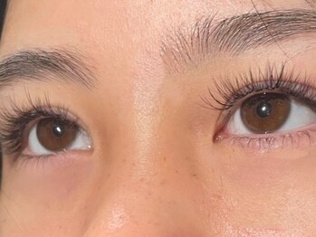 ビ リブレ(BE:LIBRE)の写真/【カラーエクステでトレンド感◎】ナチュラル&オシャレ!!髪や瞳の色に合わせて”大人カワイイ目元”に♪