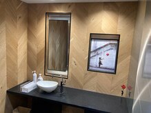 あしカラダ 自由が丘店の雰囲気（ゆったり使えるパウダールームご用意しております。）