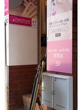 エクシアホワイトニング 浅草店/階段入口