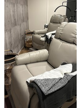 アモージュファーストアベニュー(amojyu 1Ave’)// recliner chair /