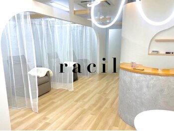 ラシル 鹿児島店(racil)の写真/ブラシ1本で綺麗＊革命的次世代眉毛パーマ★ハリウッドブロウリフト¥6000!憧れのトレンド眉に☆
