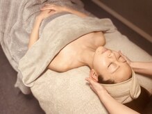 カロン(Kalon)の雰囲気(フェイシャルケアではデコルテ~顔までしっかりマッサージ!)