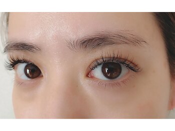 プラハラッシュ(+HER Lash)の写真/《女心をくすぐる目元に♪》気品あふれるナチュラルまつ毛で、存在感アップ！ぱっちりeyeを手に入れよう！