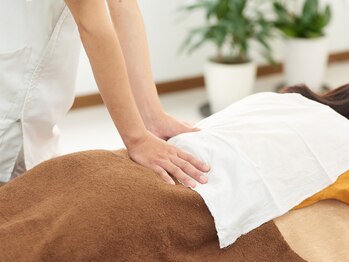 大倉山まるふく整体院の写真/慢性的な腰痛でお悩みの方にオススメ☆熟練のスタッフによる施術で悩みのない身体づくりを目指します！