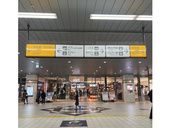 ミエル(miel)/ 【道案内】1.駅中央東口を左へ