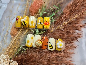 ナコ(NAKO)/ぷーさんネイル 左右違い