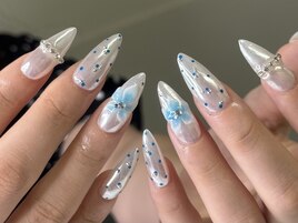 ホワイトシルバーネイル