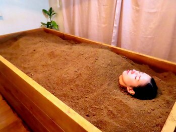 小鳥の森 中目黒の写真/冷えにお悩みの方必見♪65℃の酵素風呂に全身埋まることにより身体の芯から温めます！冷え改善/免疫力UP★