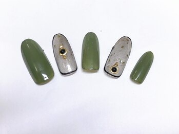 ネイルサロン ネイルクク 桑名駅前店(Nail KUKU)/カーキ×ブラック