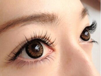 プラハラッシュ(+HER Lash)の写真/丁寧なカウンセリングでぴったりのデザインをご提案！付け放題メニューなら貴女の理想の目元が叶う◎