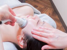 ブルーオンピンク(BLUEonPINK)の雰囲気(本格シェービングとオールハンドリンパに、美顔器で徹底お手入れ)