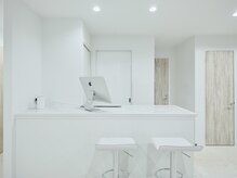 白を基調とした、女性でも安心して利用できる空間。