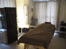 サロンアンズ(salon杏)の雰囲気（サロン内はゆっくりできる落ち着いた空間です♪）