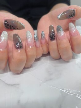 アイ アンド ネイル ロカヒ(Eye & nail LOKAHI)/ブラック×シルバー