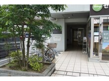 脱毛サロン アンジェ 浦安店の雰囲気（マンション入り口です。通路中程にインターフォンございます。）