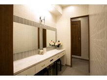 キャロリーヌ 銀座並木通り店/ドレッサー