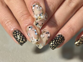 チルダ(tilde)/一癖蛇柄アート