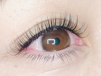 アポストロフィエスの写真/まぶしくないLEDが大人気♪汗,水にも強く、綺麗な仕上がりが長続き☆まつエク初心者さんにもオススメです！