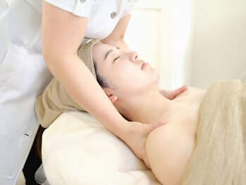 シアナ(C-ANA)の写真/《全メニュー”ウィンバック”使用◎》卓越した手技×最新マシンの使用で重だるい首・肩こりを根本から解消