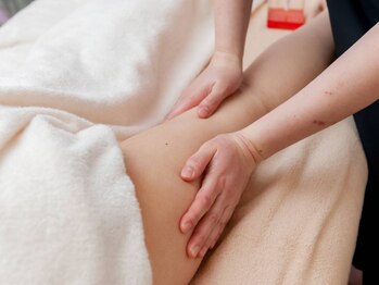 タカキ(TAKAKI)の写真/凝りもむくみも、オイルマッサージでリフレッシュ。心と体、ダブルで癒されるひとときを。