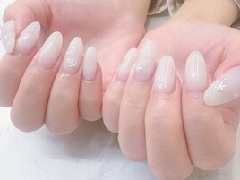 【ホワイト×雪ネイル】