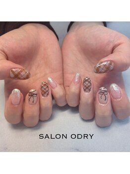 サロン オードリー 名駅店/4本アート★持ち込みOK