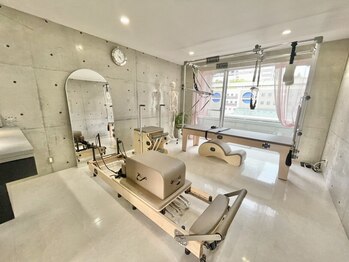 pilates studio THOM 大阪なんば店【ピラティススタジオ　トム】の写真/【完全個室/JR難波駅1分】実力派インストラクターによる1:1ピラティス◇本格オーダーメイドで理想の身体へ!