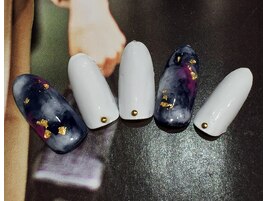 個性的タイダイネイル