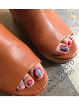 ルアナトウキョウ エリアコード 808(LUANA TOKYO area code 808)/赤が映えるフットニュアンス