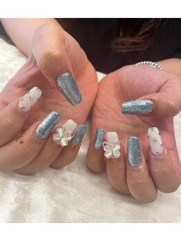 キラキラ水色ネイル